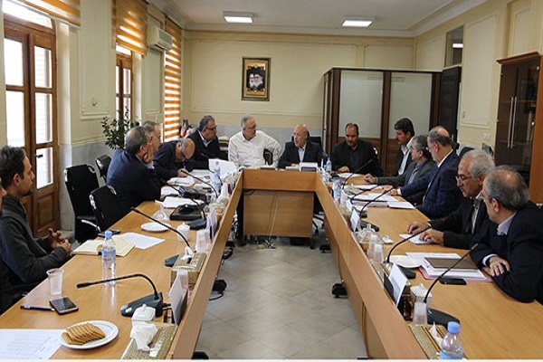 صنعتگران و تولیدکنندگان سربازان جبهه اقتصاد هستند