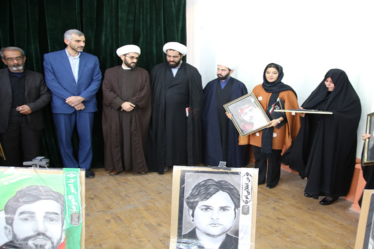 برپایی نمایشگاه طراحی تصاویر شهدا در دانشگاه لرستان