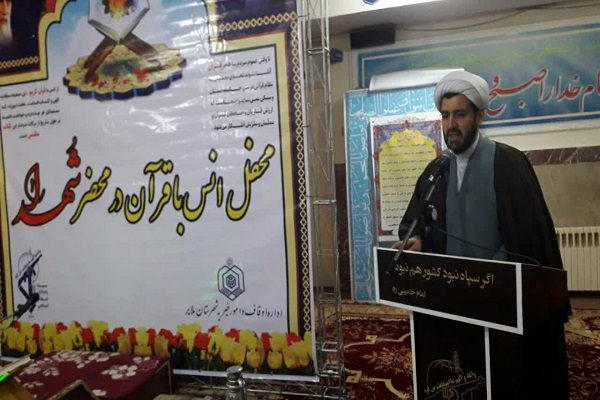 محفل انس با قرآن در محضر شهدا در ملایر برگزار شد محفل انس با قرآن در محضر شهدا در ملایر برگزار شد