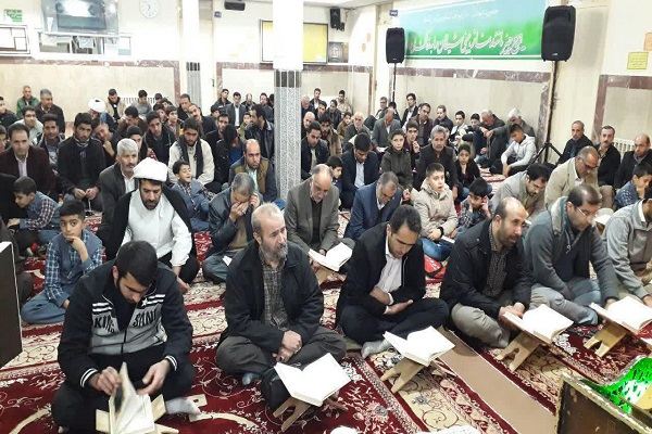 محفل انس با قرآن در محضر شهدا در ملایر برگزار شد محفل انس با قرآن در محضر شهدا در ملایر برگزار شد