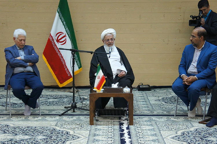 شاعران عشق به خدا را در اشعار خود ترسیم کنند