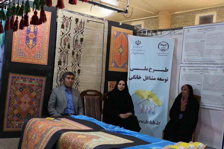 بازدید آیت&zwnj;الله ملک&zwnj;حسینی از غرفه&zwnj;های جهاددانشگاهی