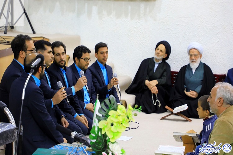 افراد مواضع سیاسی از قرآن بیاموزند
