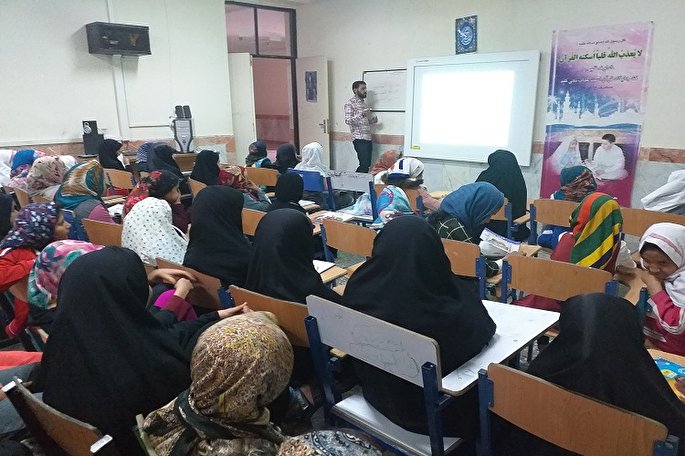 دارالقرآن امام حسین(ع) مارگون میز و صندلی ندارد