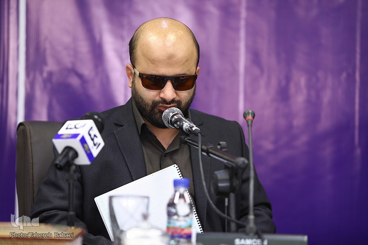 تجلیل از قاری لرستانی در مراسم تجلیل از نخبگان قرآنی معلول و نابینای حائز رتبه بین&zwnj;المللی