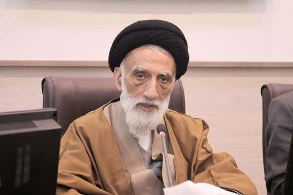 مسئولین حوزه و دانشگاه، زیربنای فکری انقلاب را برای مخاطبان خود بیان کنند
