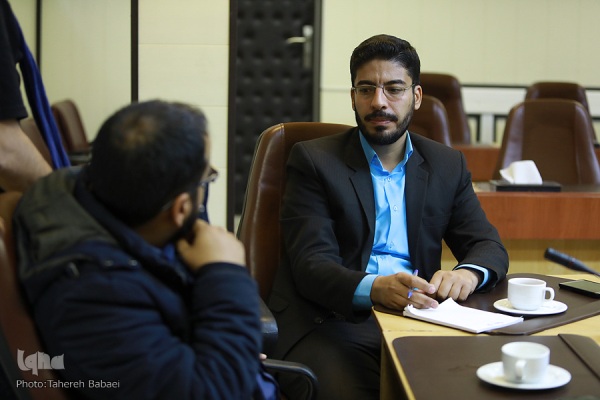 در حال ادیت////سینمای مطربساز، جایی برای «بنیامین» نمیگذارد / سینما را برای تبلیغ باورهایم، پیشه کردم در حال ادیت////سینمای مطربساز، جایی برای «بنیامین» نمیگذارد / سینما را برای تبلیغ باورهایم، پیشه کردم