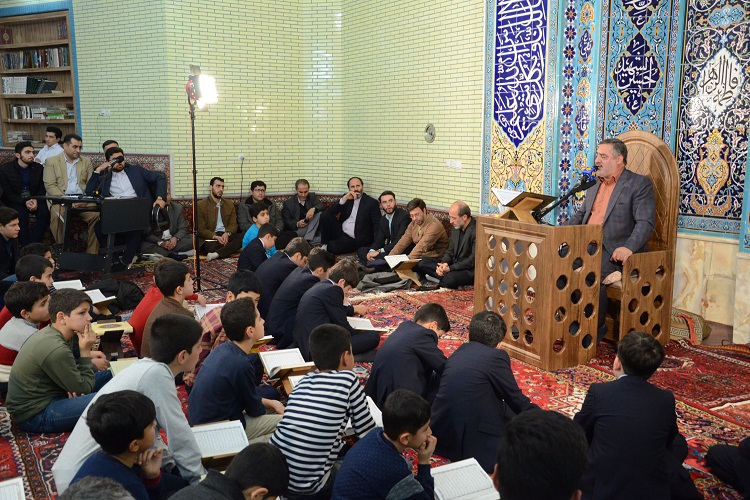 محفل انس با قرآن با حضور &laquo;احمدابوالقاسمی&raquo; در باسمنج برگزار شد