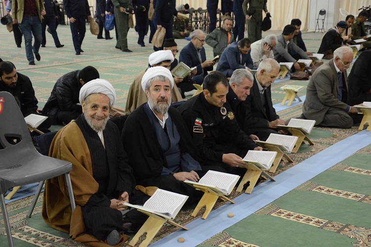 ترتیل خوانی قرآن در مصلی امام(ره) تبریز ترتیل خوانی قرآن در مصلی امام(ره) تبریز
