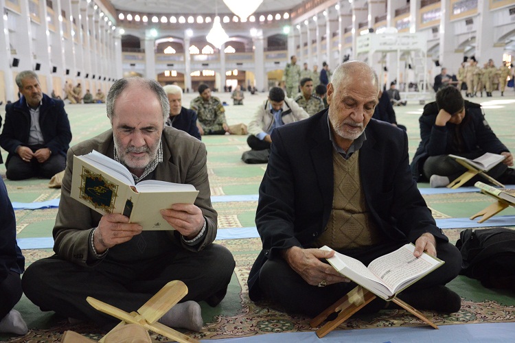ترتیل خوانی قرآن در مصلی امام(ره) تبریز ترتیل خوانی قرآن در مصلی امام(ره) تبریز