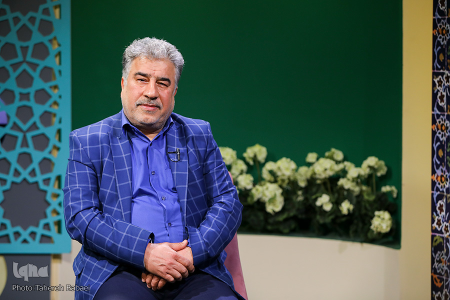 مساجد درب‌های خود را به روی جلسات قرآن نبندند / 40 سال با افتخار شاگردی‌ کردم