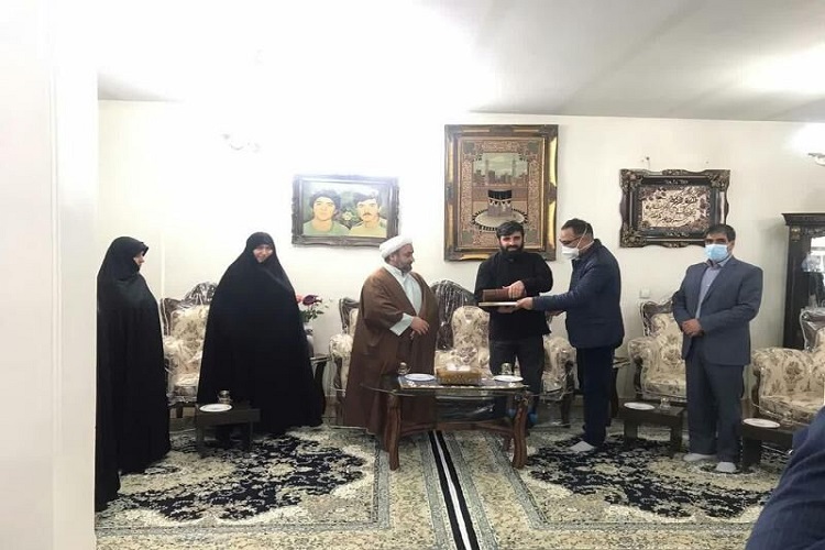 قدردانی دانشگاه علوم پزشکی البرز از خانواده شهیدان فهمیده قدردانی دانشگاه علوم پزشکی البرز از خانواده شهیدان فهمیده