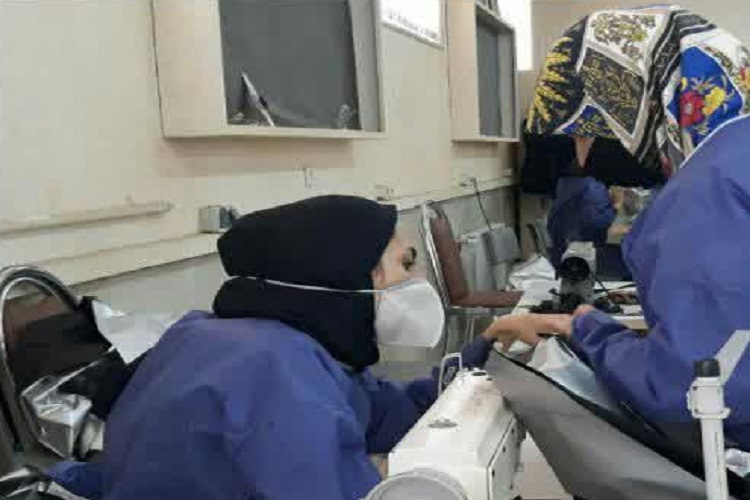 تولید روزانه 50 دست لباس بیمارستانی به همت کانون قرآن دانشگاه بوعلی‌سینا