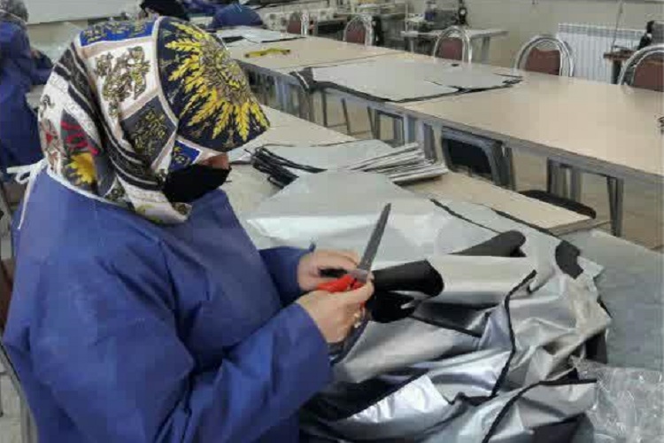تولید روزانه 50 دست لباس بیمارستانی به همت کانون قرآن دانشگاه بوعلی‌سینا