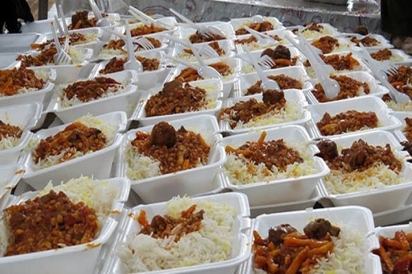 توزیع 400 پُرس غذای نذری در میان بیماران بستری و کادر درمان ملایر