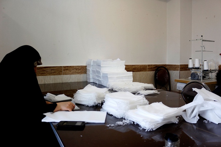 تولید ۳۵ هزار ماسک و لباس ایزوله بیمارستانی در کانون&zwnj;های فرهنگی آذربایجان&zwnj;شرقی