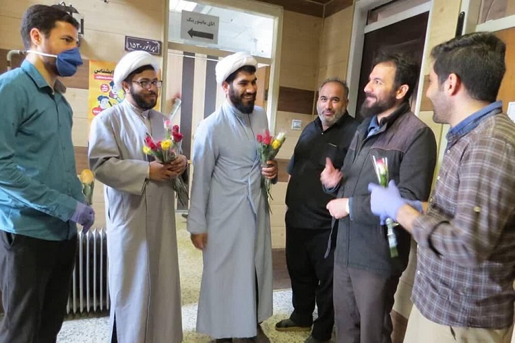 تقدیر طلاب همدانی از کادر آرامستان باغ بهشت