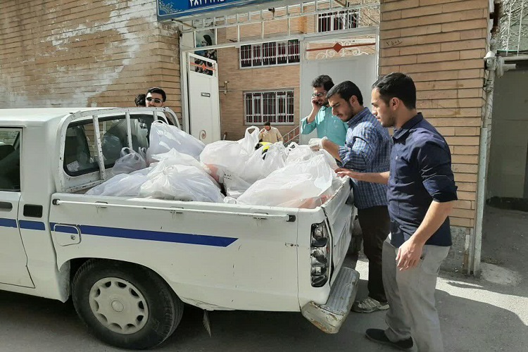 توزیع ۲۵۰ بسته غذایی به همت گروه جهادی شهید احمدی همدان توزیع ۲۵۰ بسته غذایی به همت گروه جهادی شهید احمدی همدان