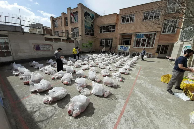 توزیع ۲۵۰ بسته غذایی به همت گروه جهادی شهید احمدی همدان توزیع ۲۵۰ بسته غذایی به همت گروه جهادی شهید احمدی همدان