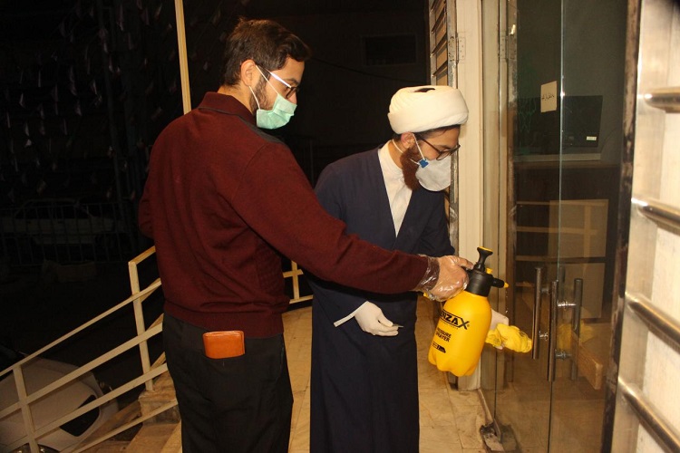 طلاب جهادی پای کار مبارزه با ویروس کرونا طلاب جهادی پای کار مبارزه با ویروس کرونا