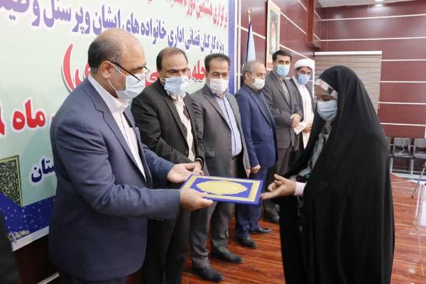 تجلیل از منتخبان مسابقات قرآن قوه قضائیه در لرستان
