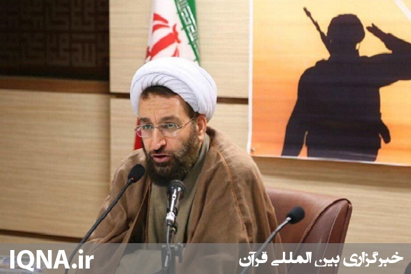 تلفیق نگاه الهی با هنر از شاخصه&zwnj;های هنرمند متعهد است