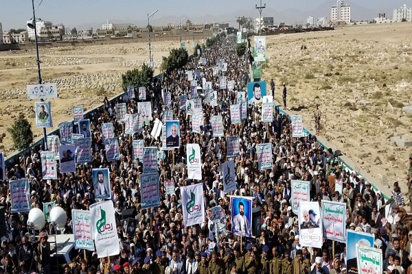 راهپیمایی هزاران یمنی در صعده به مناسبت «وفاداری به خون شهدا»+عکس
