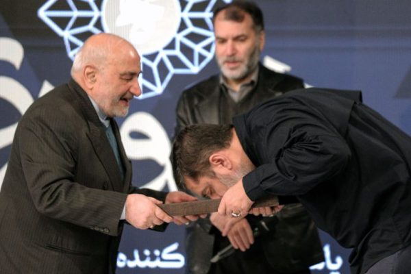 افتخارم می‌کنم، مادر شهید مرا فرزند خود می‌داند