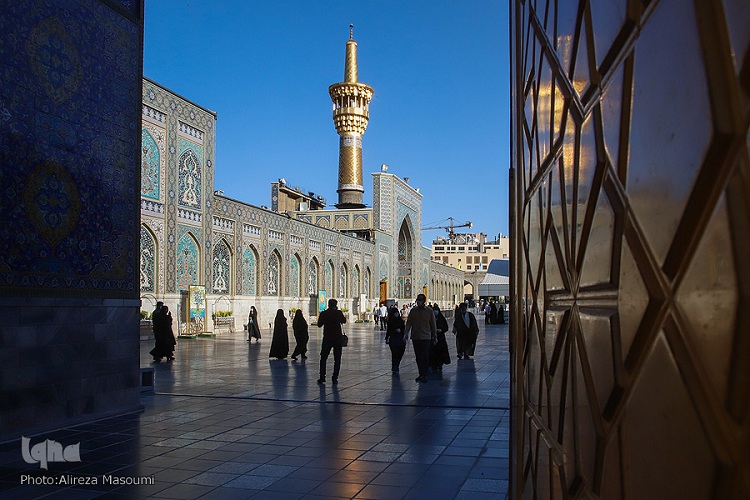 مرور هنر چوب و منبت&zwnj;کاری در حرم رضوی