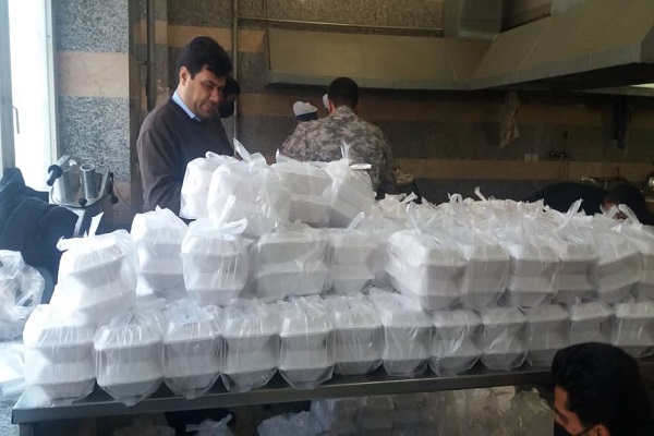 توزیع غذای گرم در بین بیماران کبدی از محل درآمد موقوفات آذربایجان&zwnj;غربی