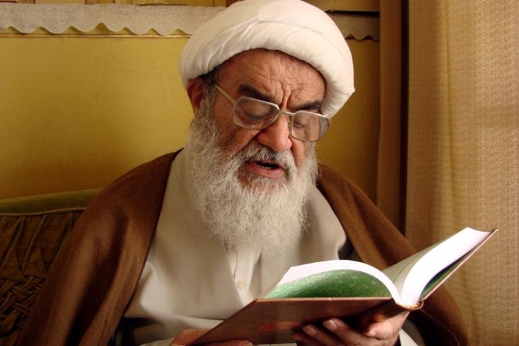 حضرت زهرا(س) محور عالم وجود است