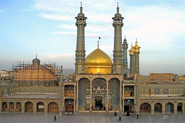 ارسال/ کارشناسان دینی حرم حضرت معصومه(س) سئوالات دینی بانوان را پاسخ می&zwnj;دهند
