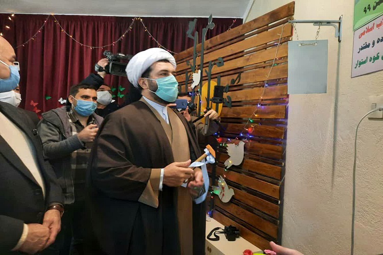 آیین نواختن زنگ انقلاب در ملایر برگزار شد آیین نواختن زنگ انقلاب در ملایر برگزار شد