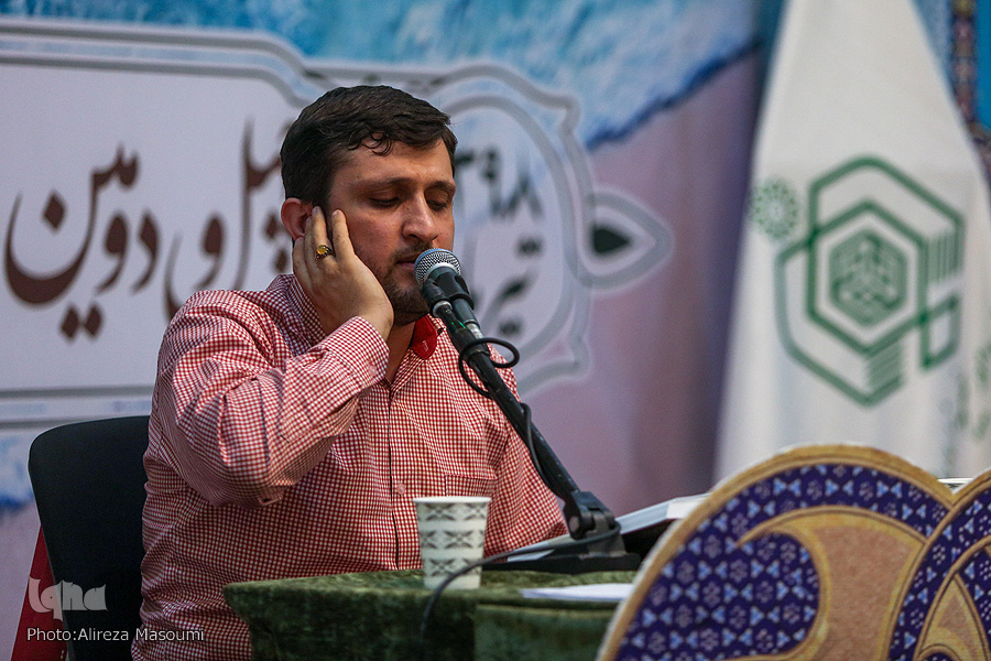 تلاوت&zwnj; آیاتی از سوره&zwnj; &laquo;احزاب&raquo; با صدای صادق قربانی
