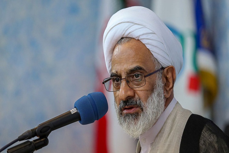 تلاش دشمن ایجاد انحراف در انقلاب اسلامی است