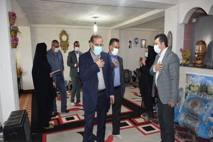دیدار نماینده بویراحمد با خانواده شهدا دیدار نماینده بویراحمد با خانواده شهدا