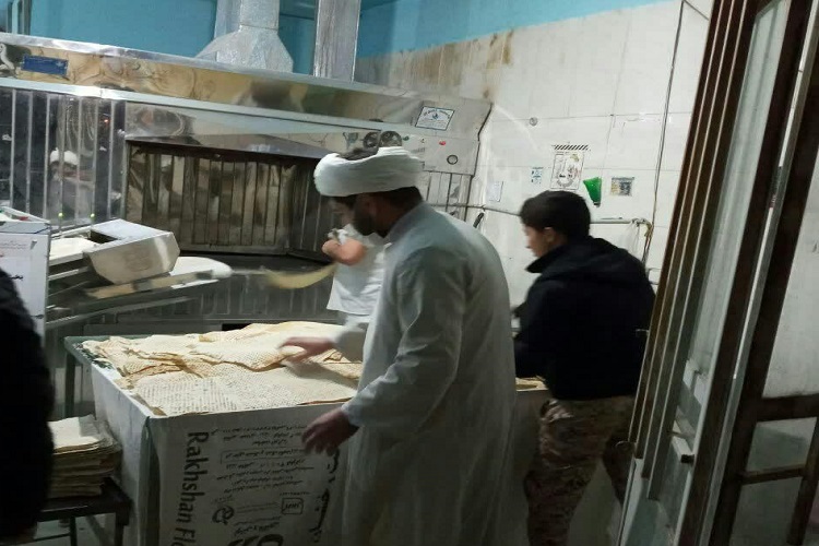 توزیع 5000 قرص نان در بین نیازمندان روستاهای ملایر