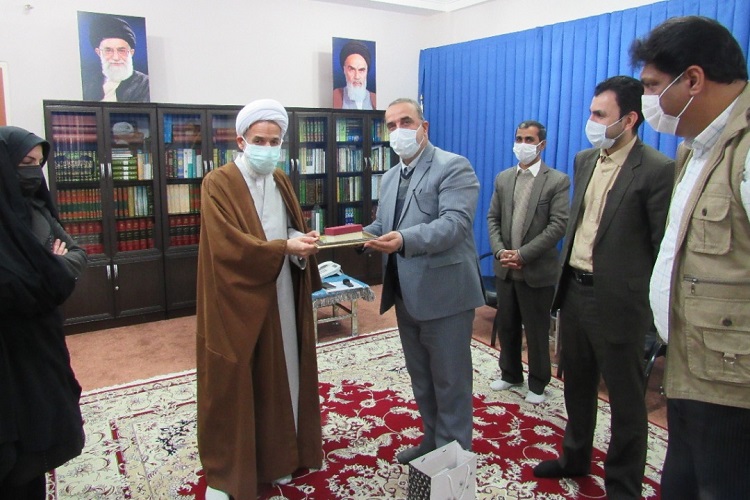 نماینده ولی فقیه در مازندران خبرنگار افتخاری ایکنا شد