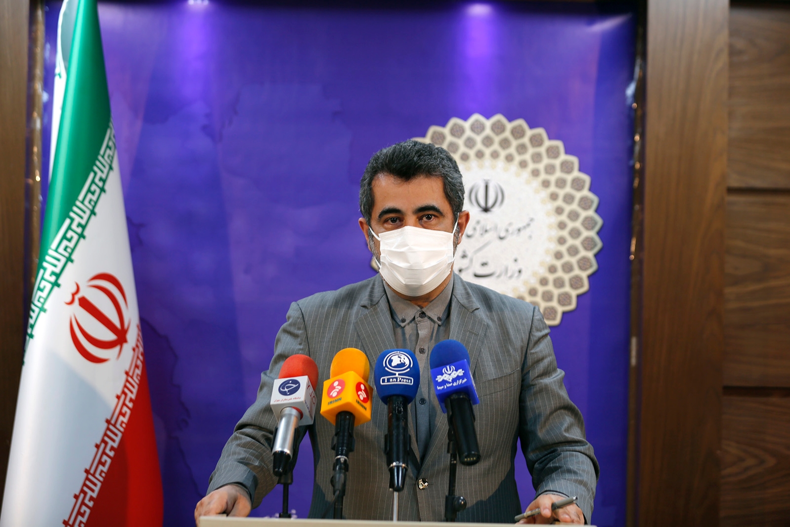 پیگیری واردات واکسن و واکسیناسیون گروههای هدف پیش از پایان سال