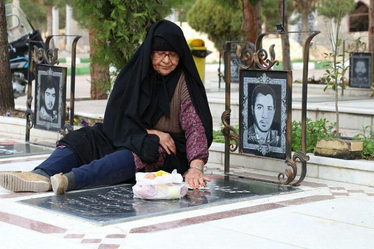 بازگویی سبک زندگی و برخورد اسلامی شهدا با والدین در &laquo;روزنه&zwnj;ای به آفتاب&raquo;