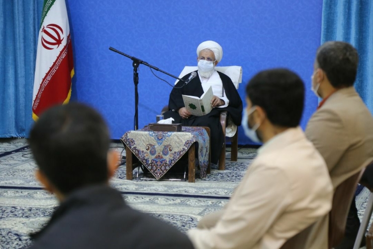 صبر و توکل راه برون رفت از تحریم&zwnj;ها و تهدیدهای دشمنان است