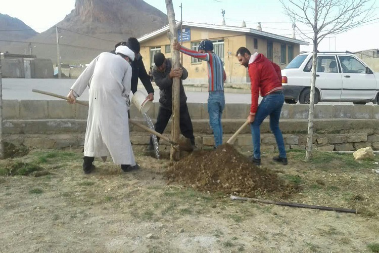 کاشت 200 نهال در روستای خردمند ملایر