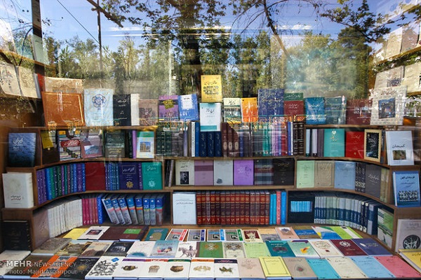 طرح &laquo;زمستانه کتاب&raquo; و نور امیدی که از دل کتابفروشی&zwnj;های شهر جرقه می&zwnj;زند