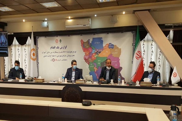 8000 دانش‌آموز تبلت و سیم‌کارت هدیه گرفتند