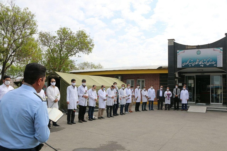 تقدیر جامعه قرآنی پایگاه شهید فکوری تبریز از کادر درمانی تقدیر جامعه قرآنی پایگاه شهید فکوری تبریز از کادر درمانی