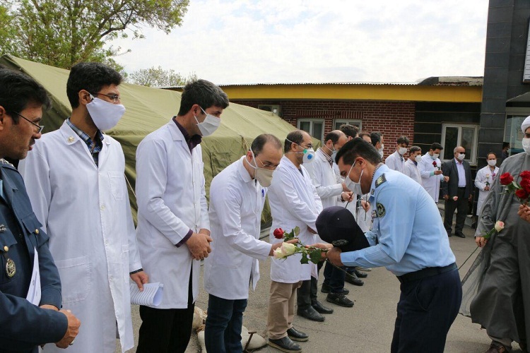 تقدیر جامعه قرآنی پایگاه شهید فکوری تبریز از کادر درمانی تقدیر جامعه قرآنی پایگاه شهید فکوری تبریز از کادر درمانی