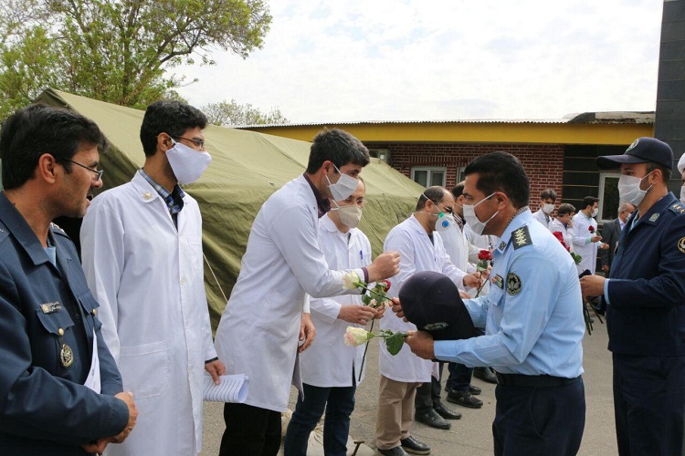 تقدیر جامعه قرآنی پایگاه شهید فکوری تبریز از کادر درمانی تقدیر جامعه قرآنی پایگاه شهید فکوری تبریز از کادر درمانی