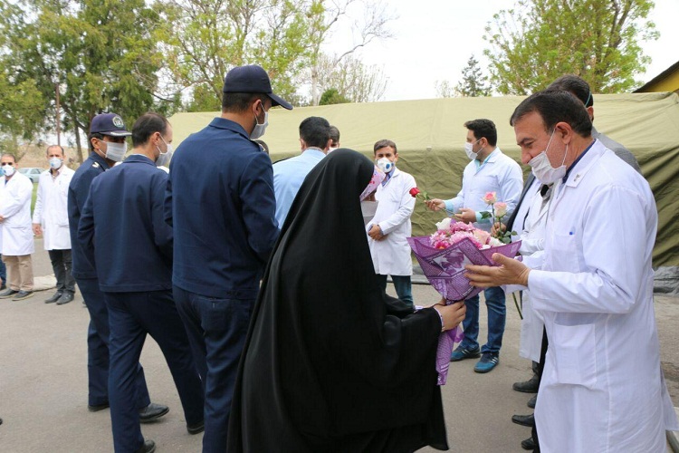 تقدیر جامعه قرآنی پایگاه شهید فکوری تبریز از کادر درمانی تقدیر جامعه قرآنی پایگاه شهید فکوری تبریز از کادر درمانی