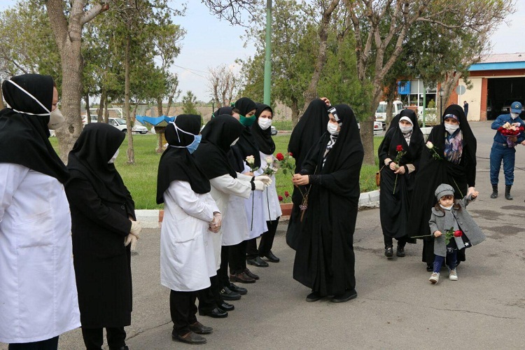تقدیر جامعه قرآنی پایگاه شهید فکوری تبریز از کادر درمانی تقدیر جامعه قرآنی پایگاه شهید فکوری تبریز از کادر درمانی