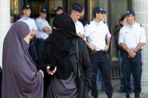 تأثیر پوشش زنان مسلمان و یهودی بر بازار پوشاک اروپا